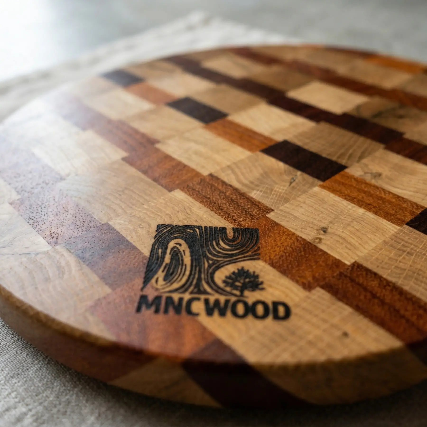 End grain wood cutting board 350x40 mm close up detailing the complex staggered brick hardwood design.